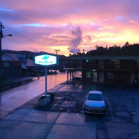 Spruce Pine Inn Esterno foto