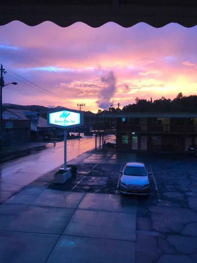 Spruce Pine Inn Esterno foto